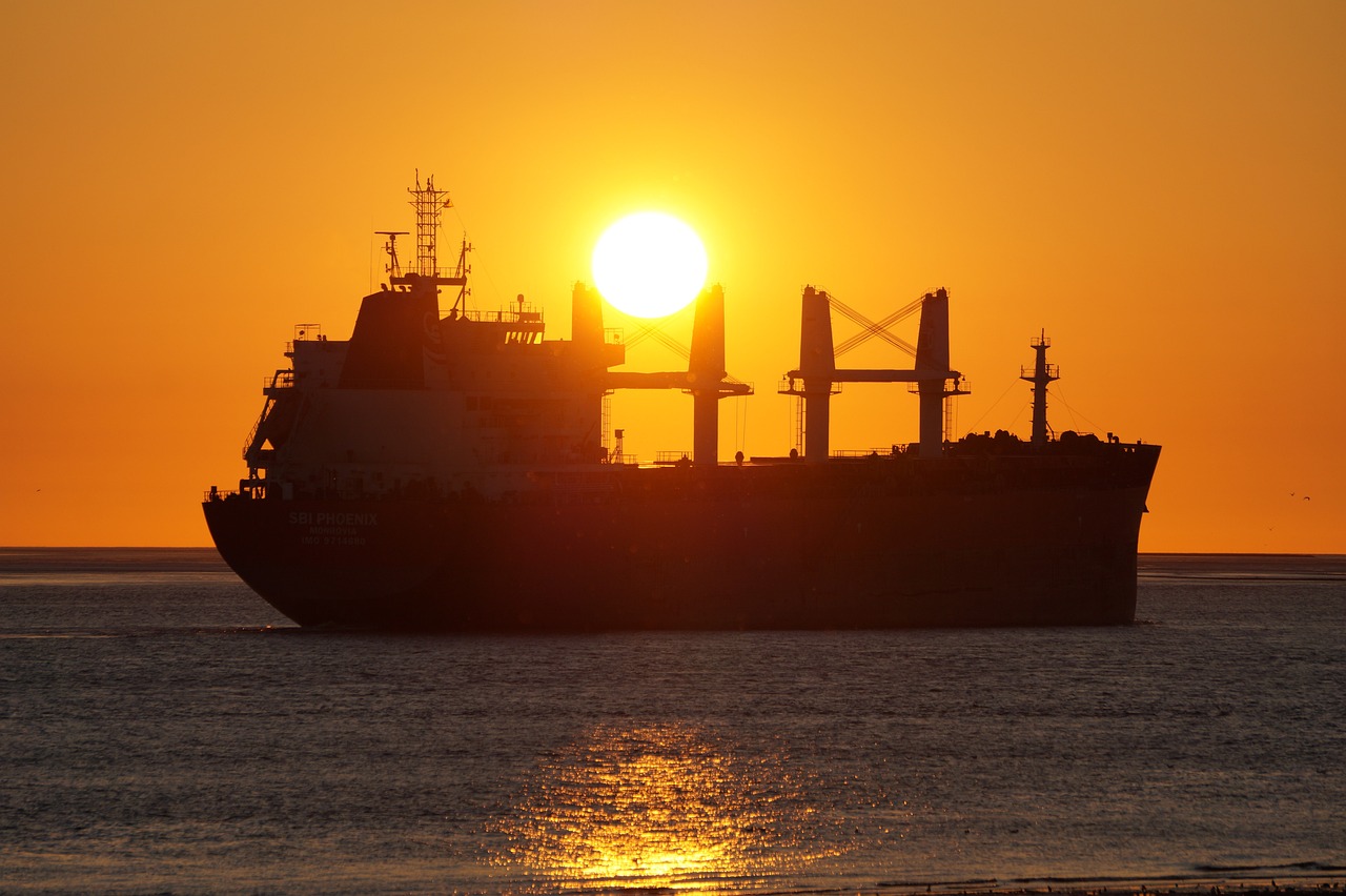 What is a Conventional Vessel? How is it Different From a Container Ship?｜MOL Logistics Co., Ltd.